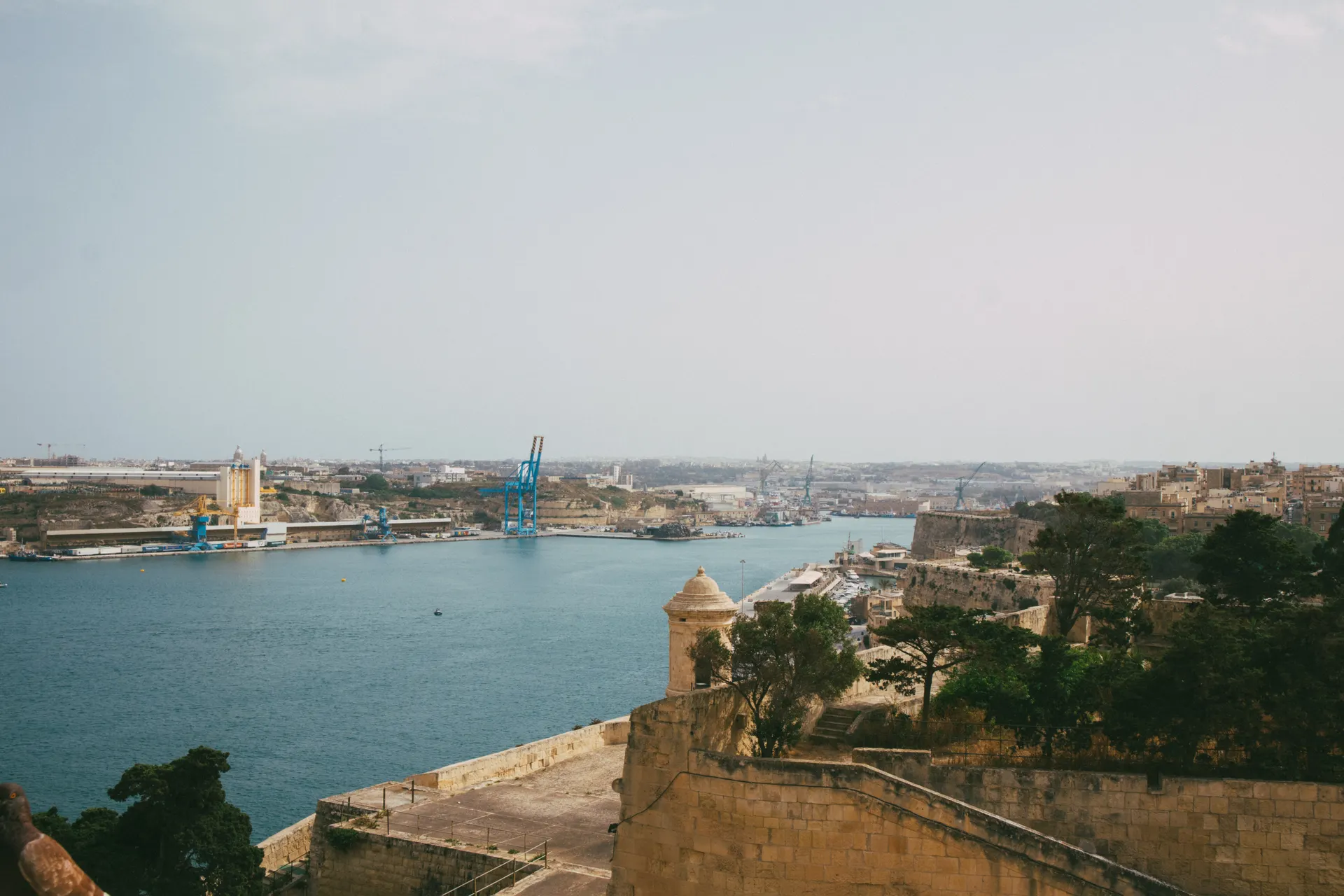 El puerto de La Valeta con sus murallas y cúpulas