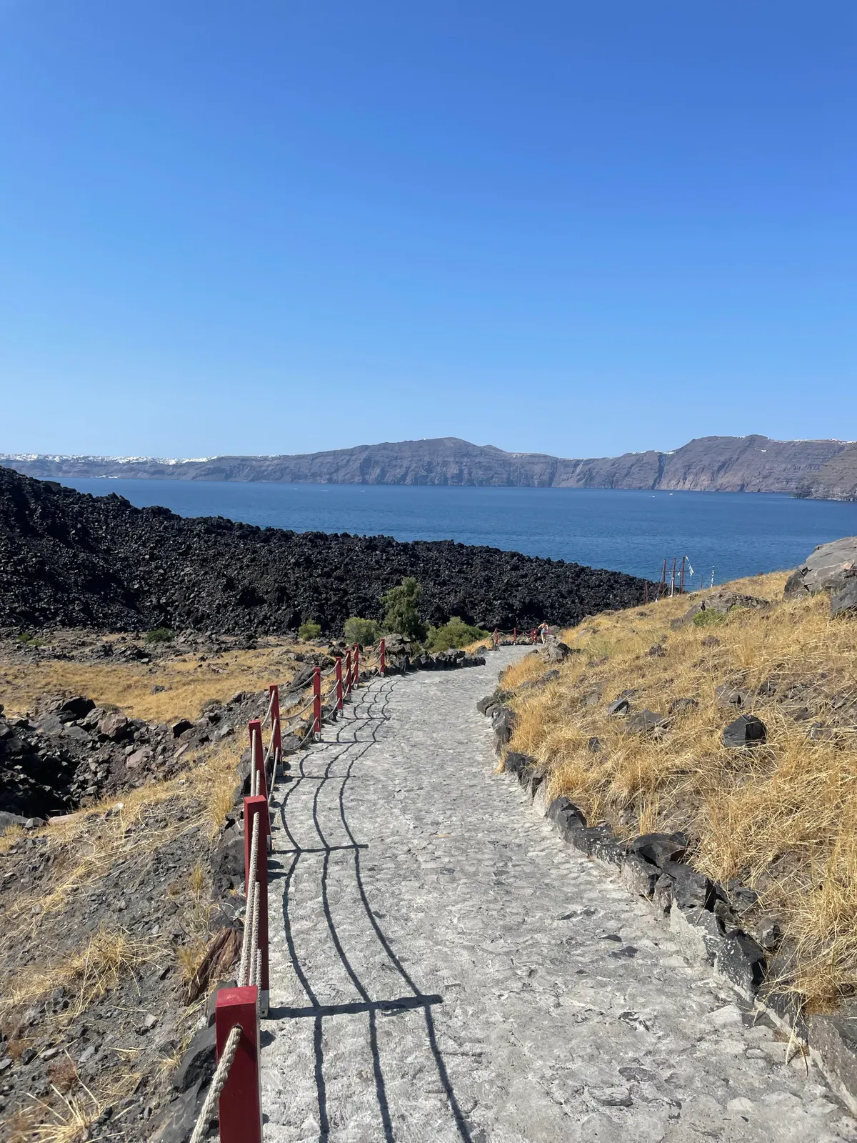El volcán y las aguas termales en barco