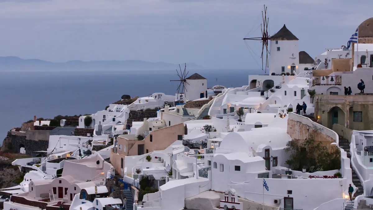 Oia y la bahía de Ammoudi