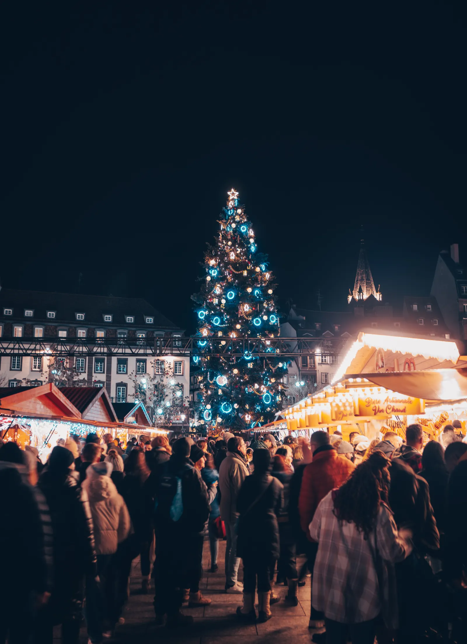 Gran abeto de Navidad en la plaza Kléber de Estrasburgo