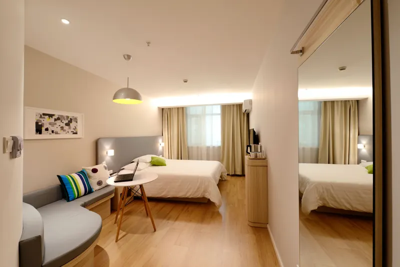 Booking vs Airbnb vs Hostelworld - Alojamiento