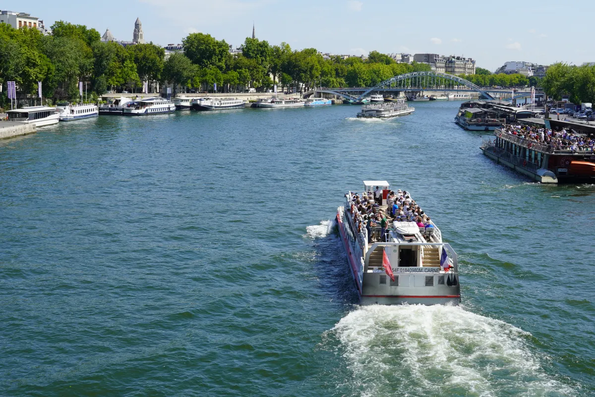 Paseo en barco por el Sena